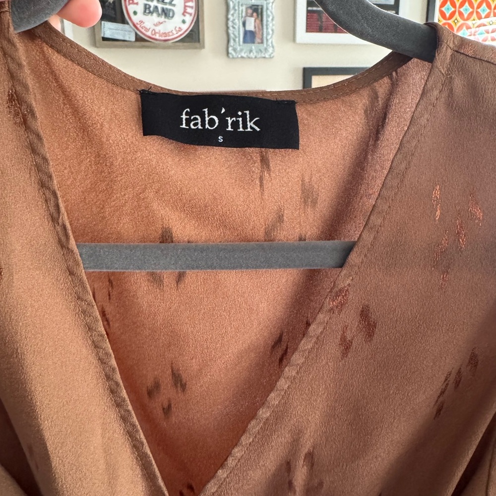 Fab'rik Chocolate V-Neck Top